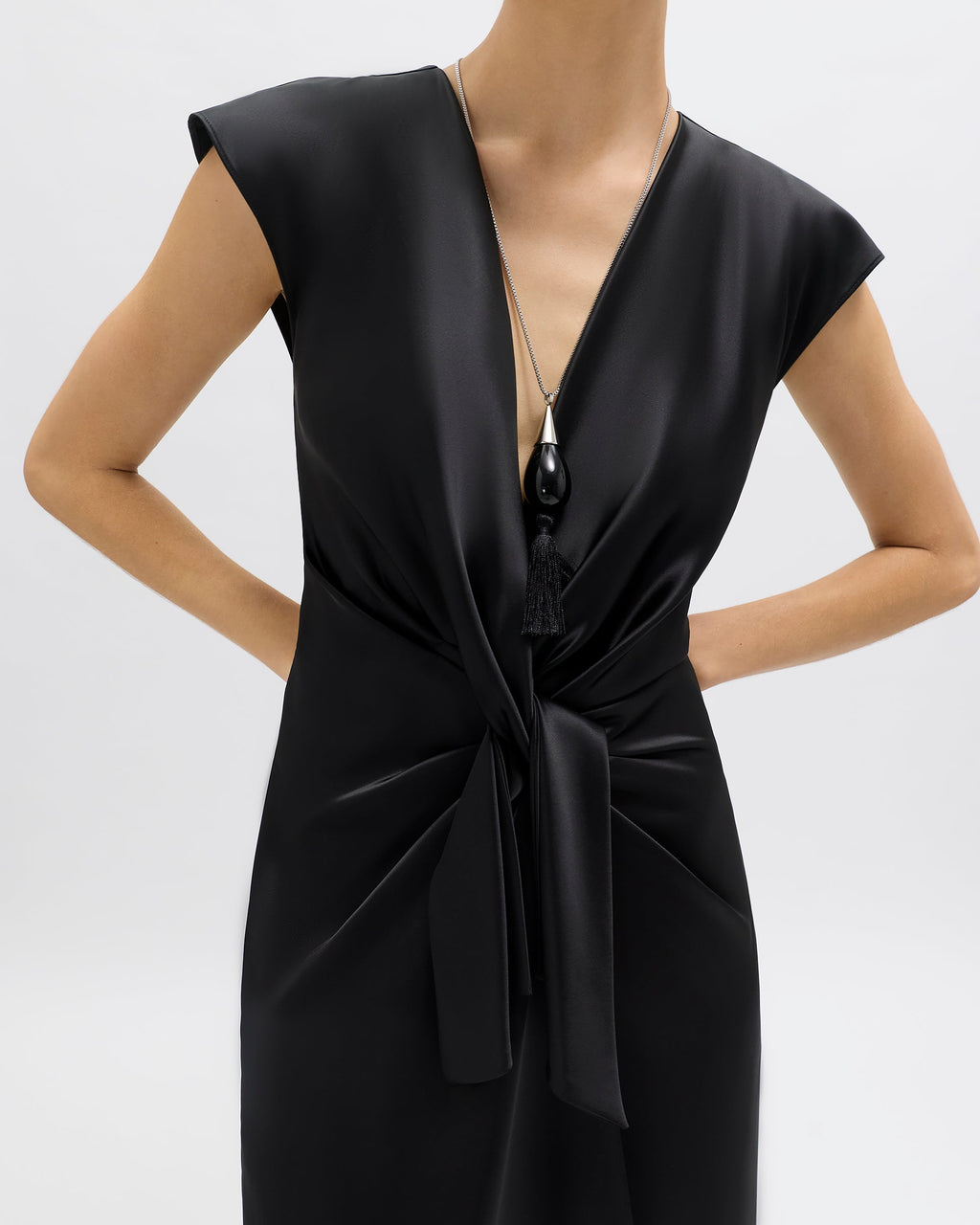Flutter Sleeve Ava Gown in Noir