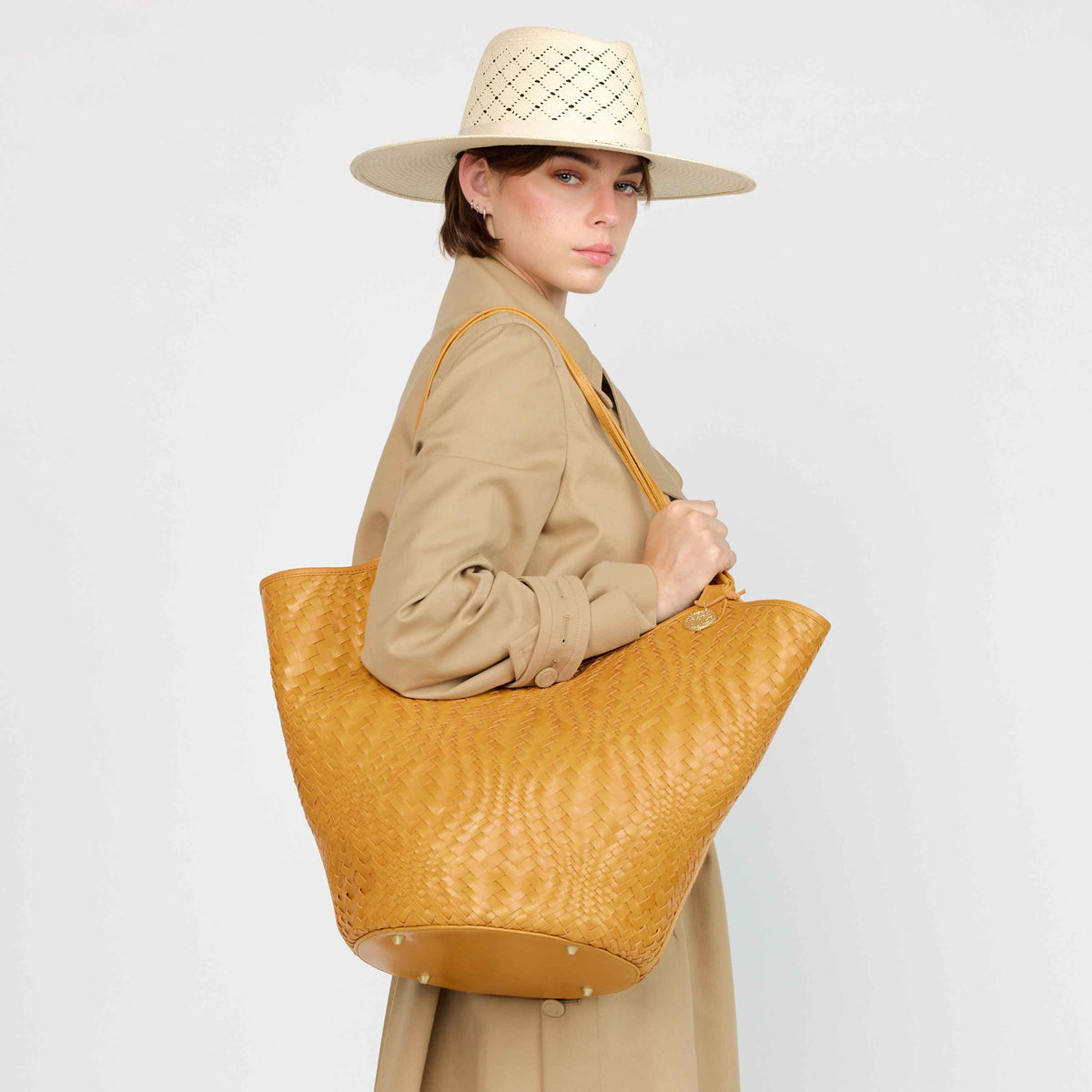 Flow Woven Large Tote in Caramel