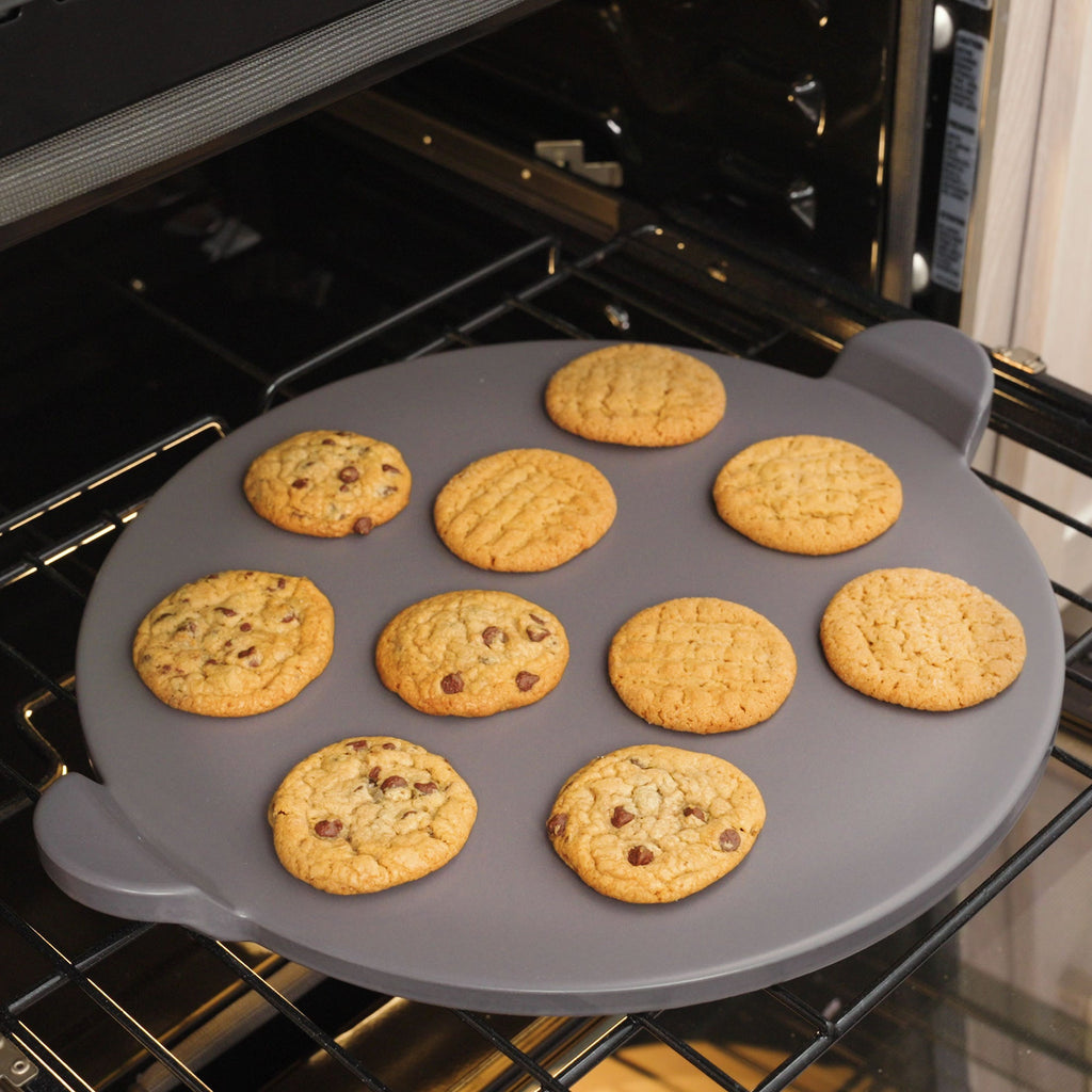 Glazed Cordierite Pizza Stone With Handles 13" in Grey