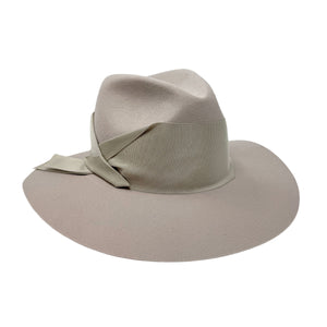 Gardenia in Taupe