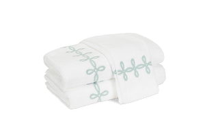 Gordian Knot Bath Towel