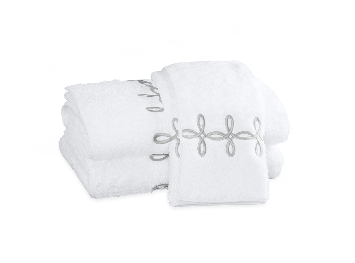 Gordian Knot Bath Towel