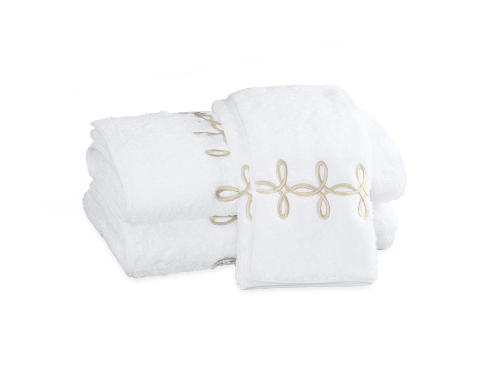 Gordian Knot Bath Towel