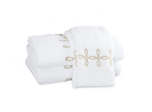 Gordian Knot Bath Towel