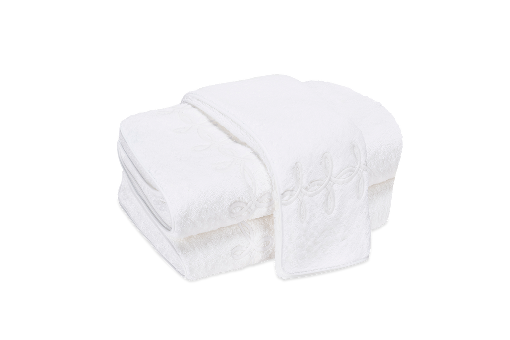 Gordian Knot Bath Towel