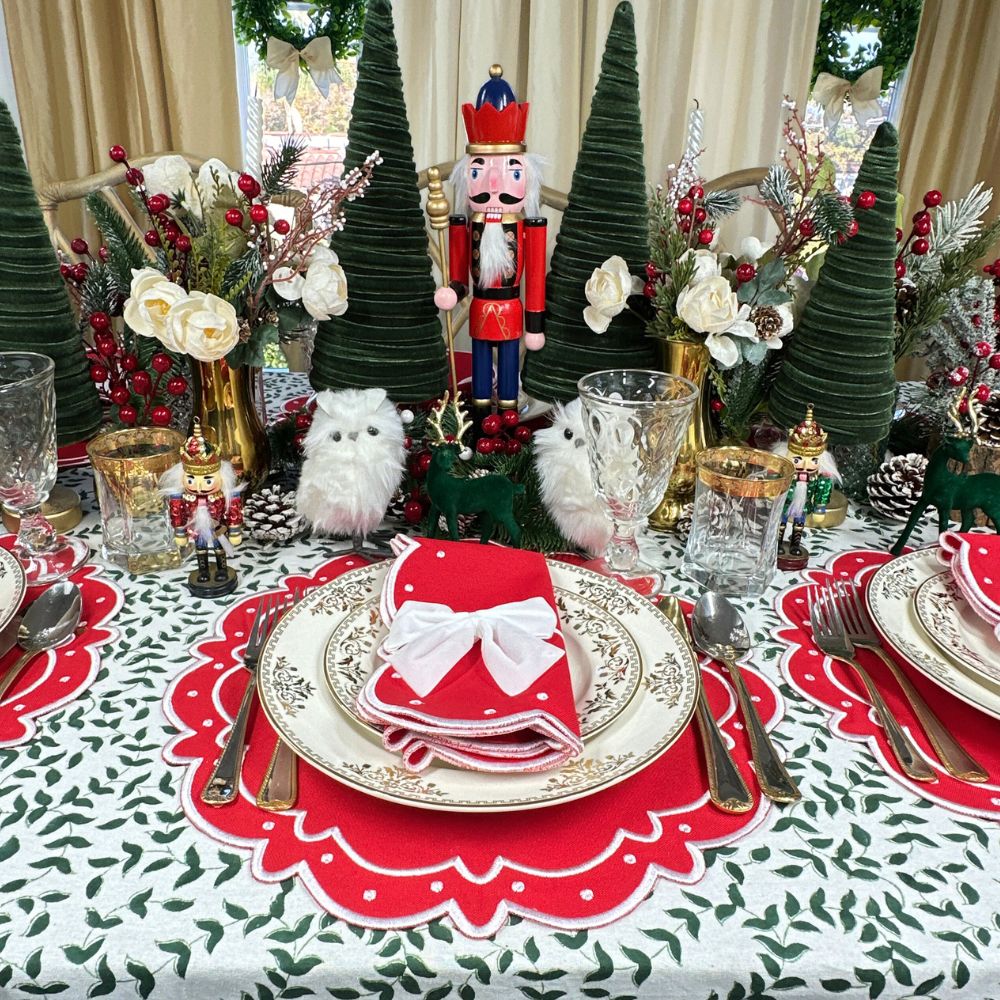 Green leaf tablecloth and red ava luxury placemats white velvet bows