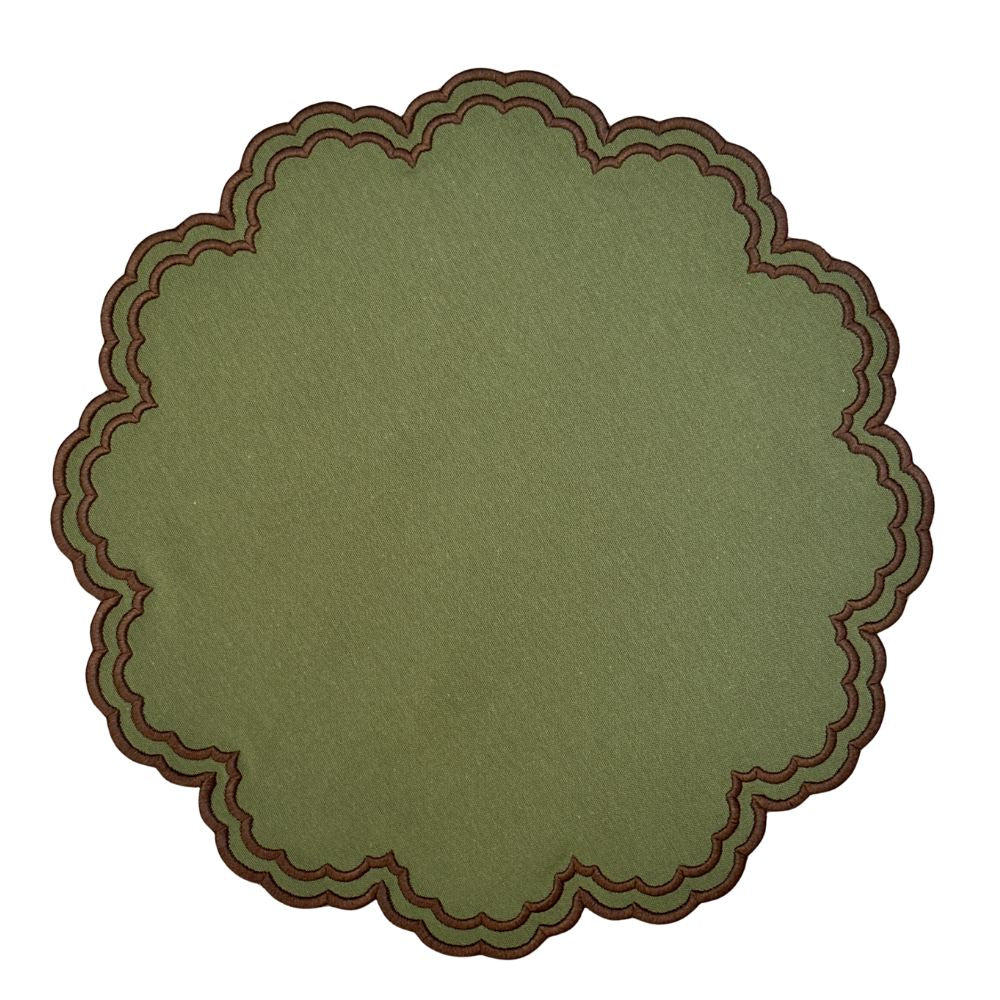 A round scalloped placemat in fern green with a dark brown and cocoa brown double border, shown flat against a white background.