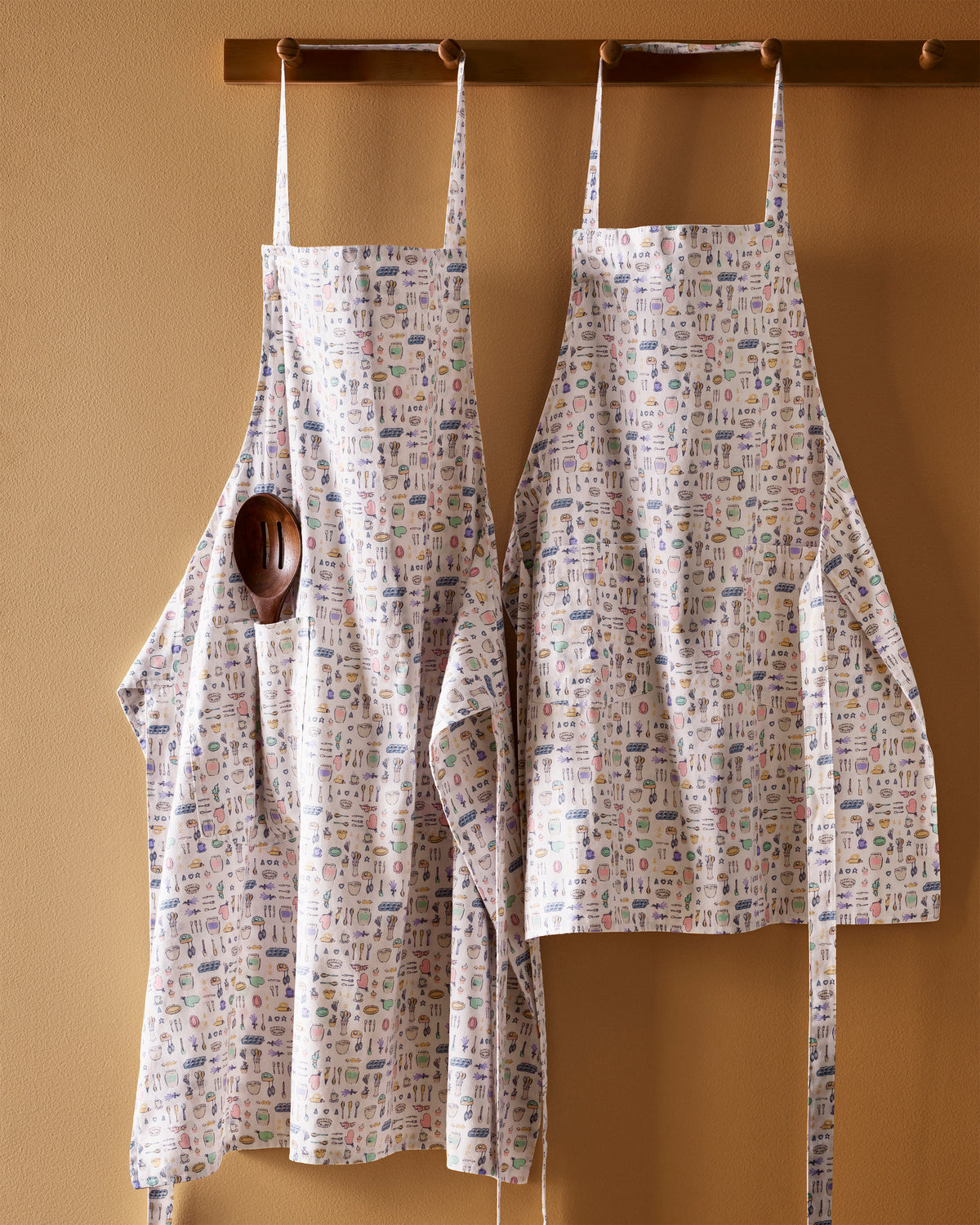 Adult’s Twill Apron in Baking Spirits Bright