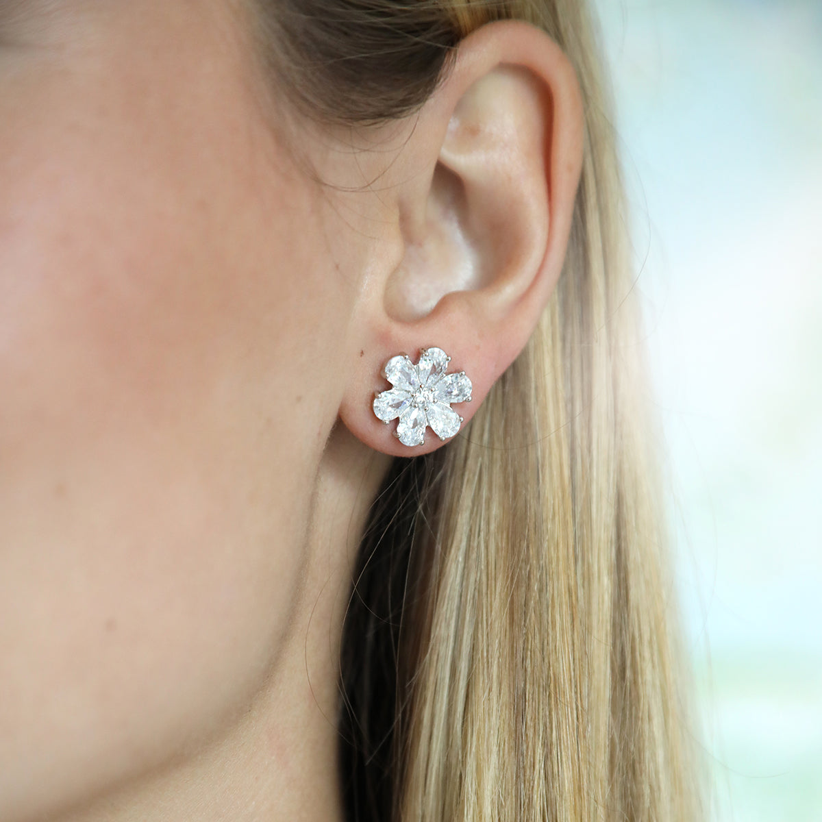 Holly Stud in White Gold