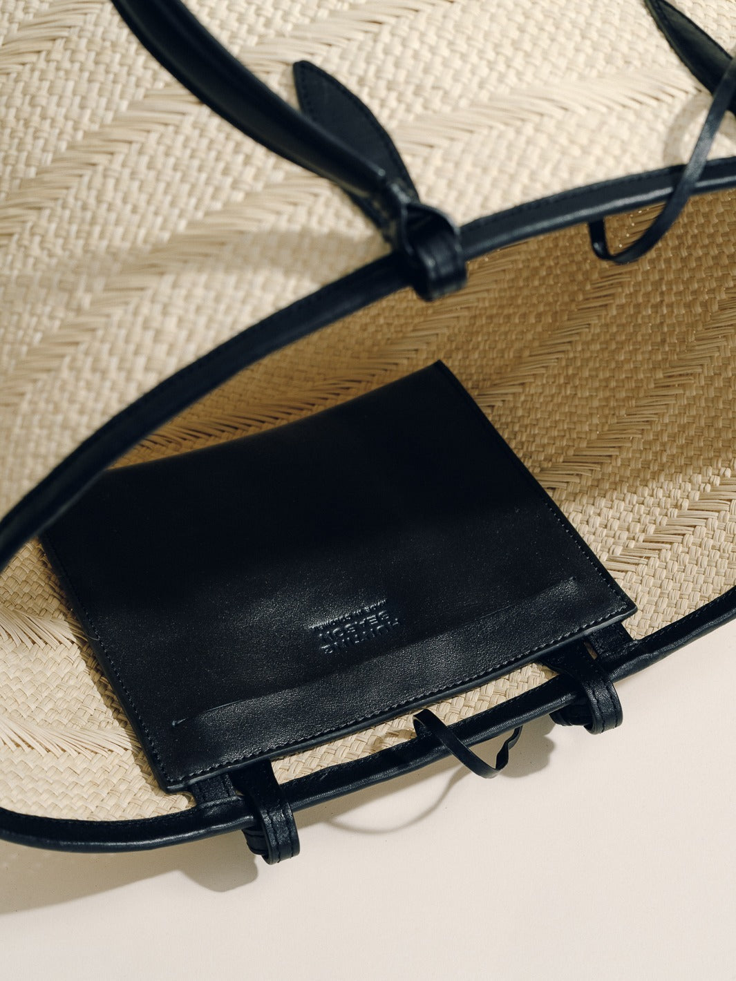 #color_black-natural-fiber