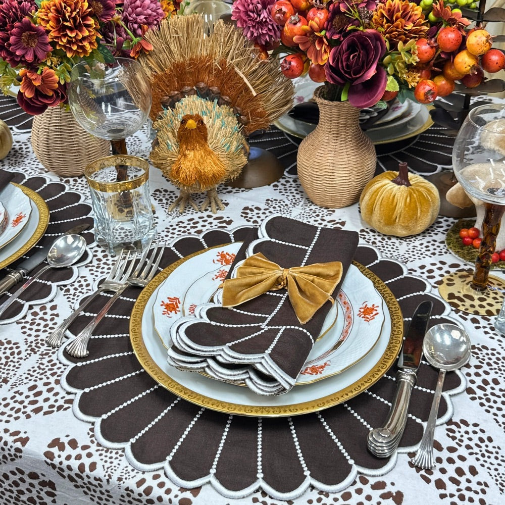 Luxury embroidery linen placemats and napkins on herend plates