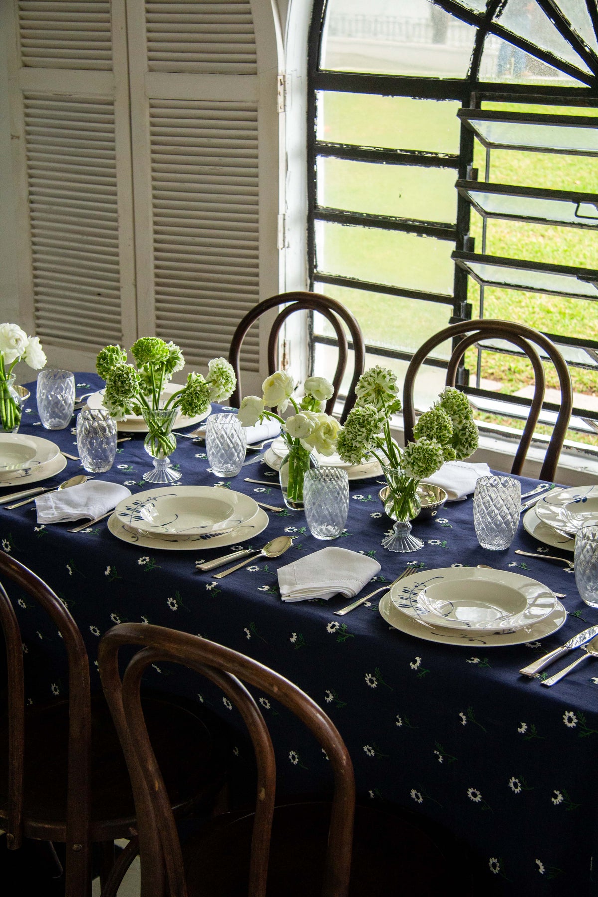Manzanilla Rectangular Tablecloth in Navy