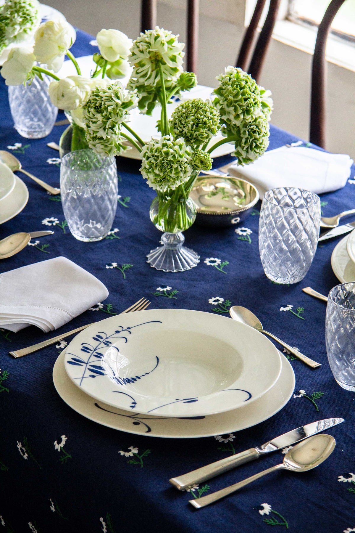 Manzanilla Rectangular Tablecloth in Navy