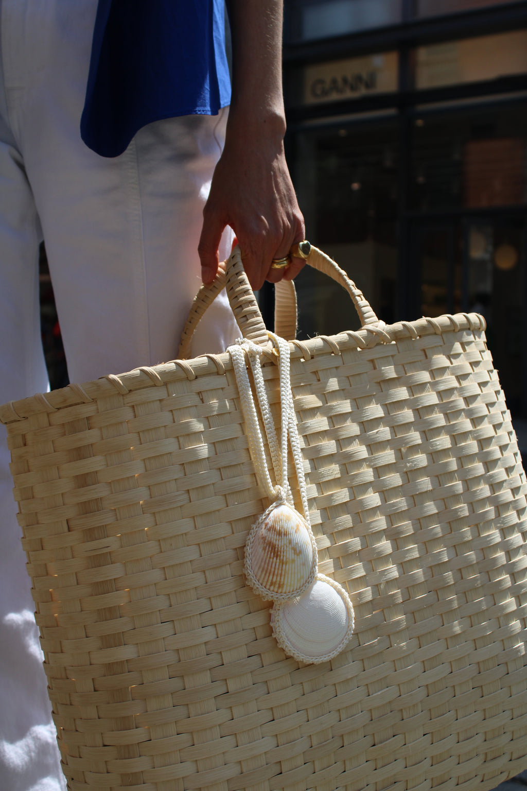 The Big Shopper in Natural