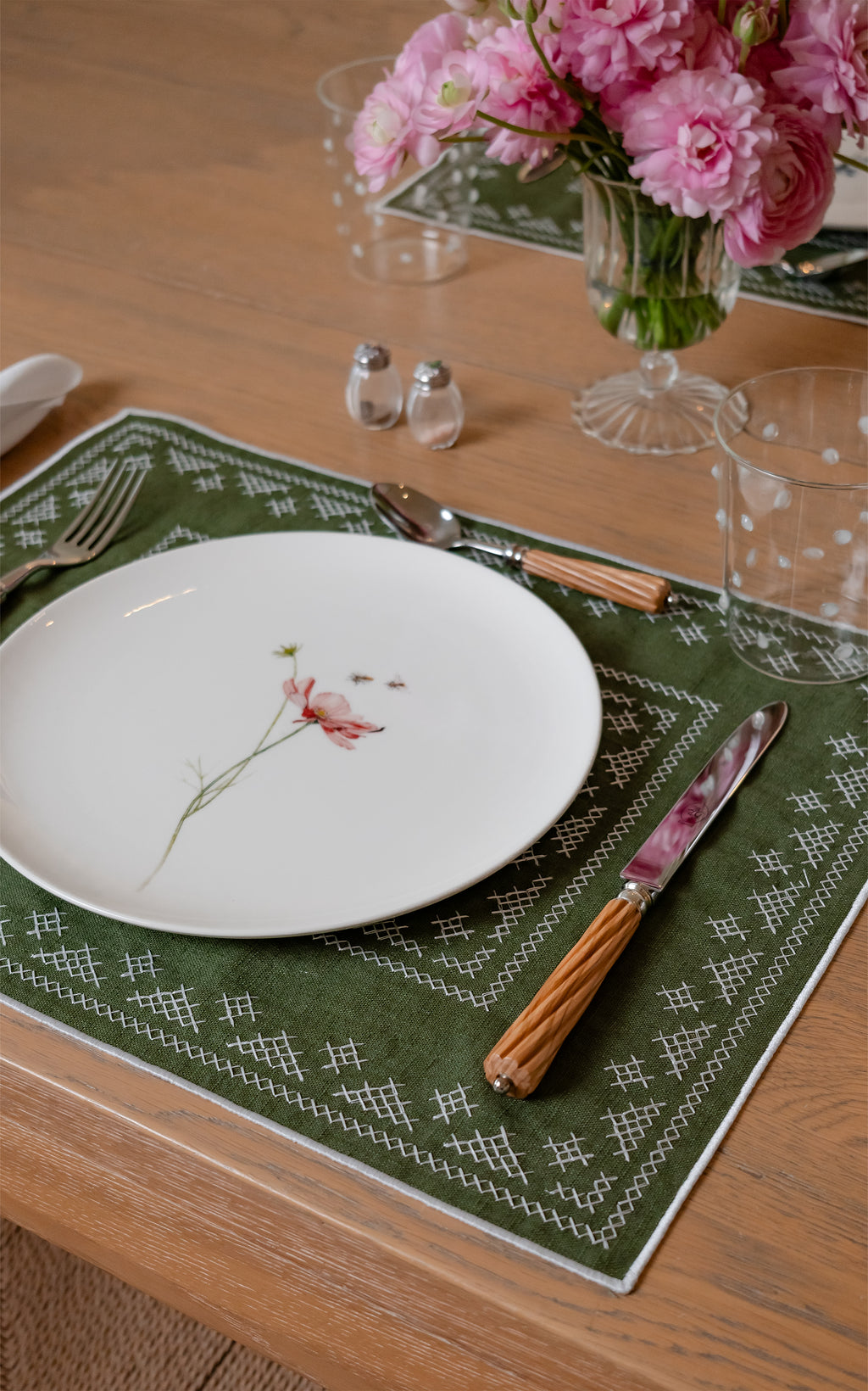 Pedralbes Placemats in Olive, Set of 4
