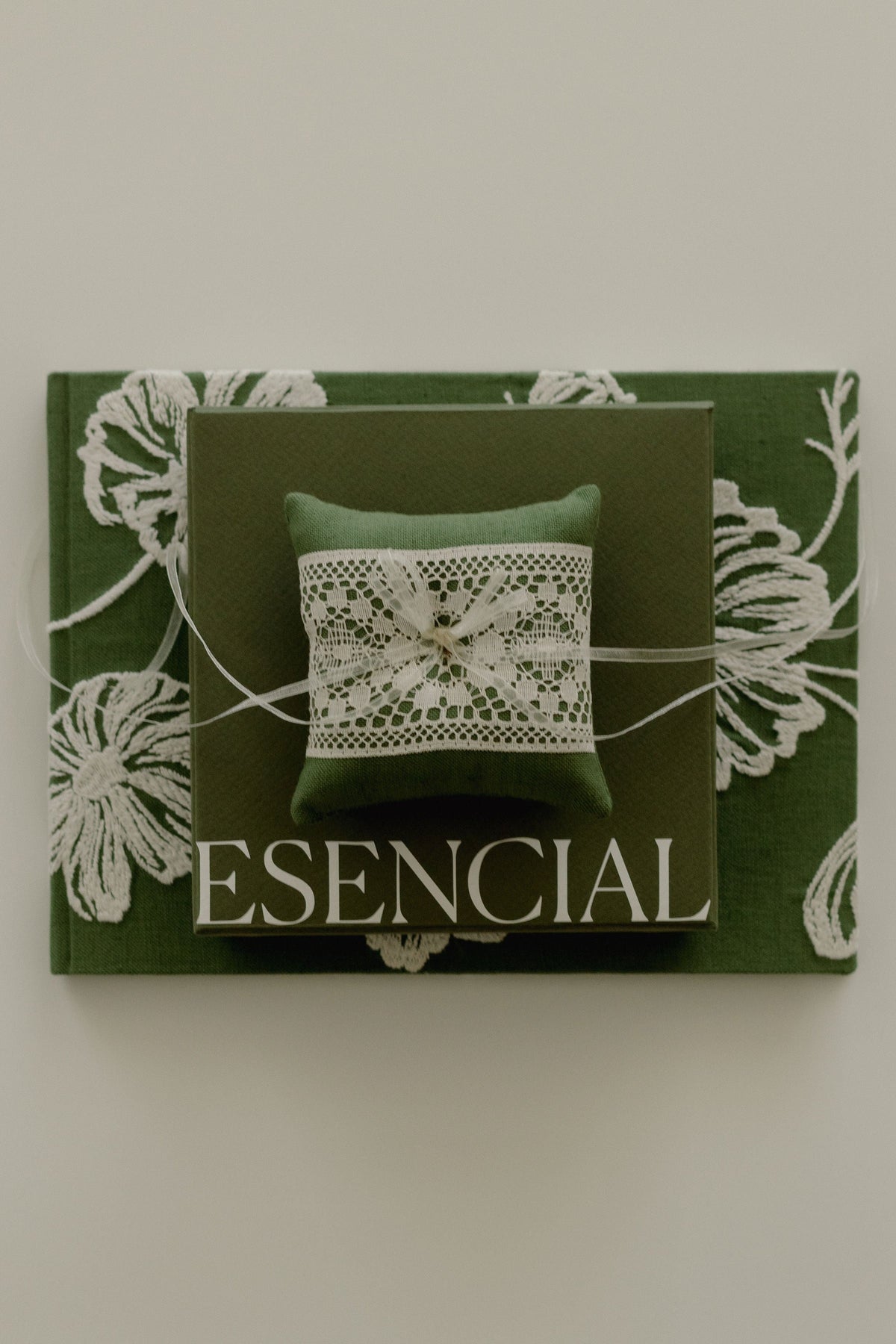 Cosmo Guest Book in Olive
