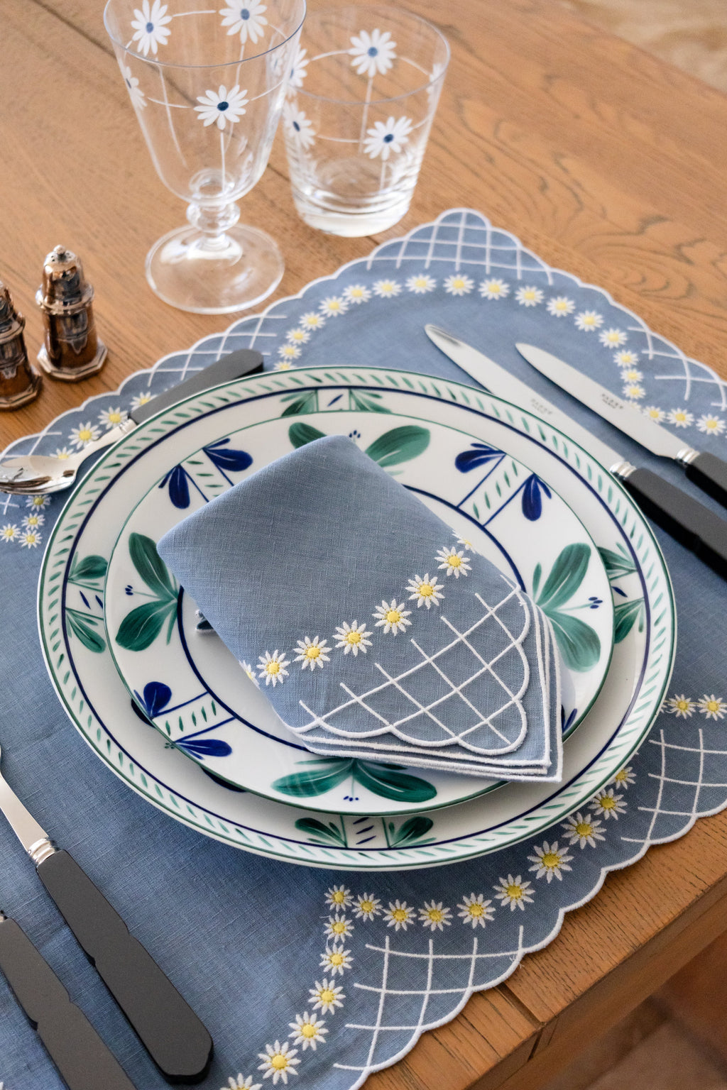 Daisy Placemat in Blue
