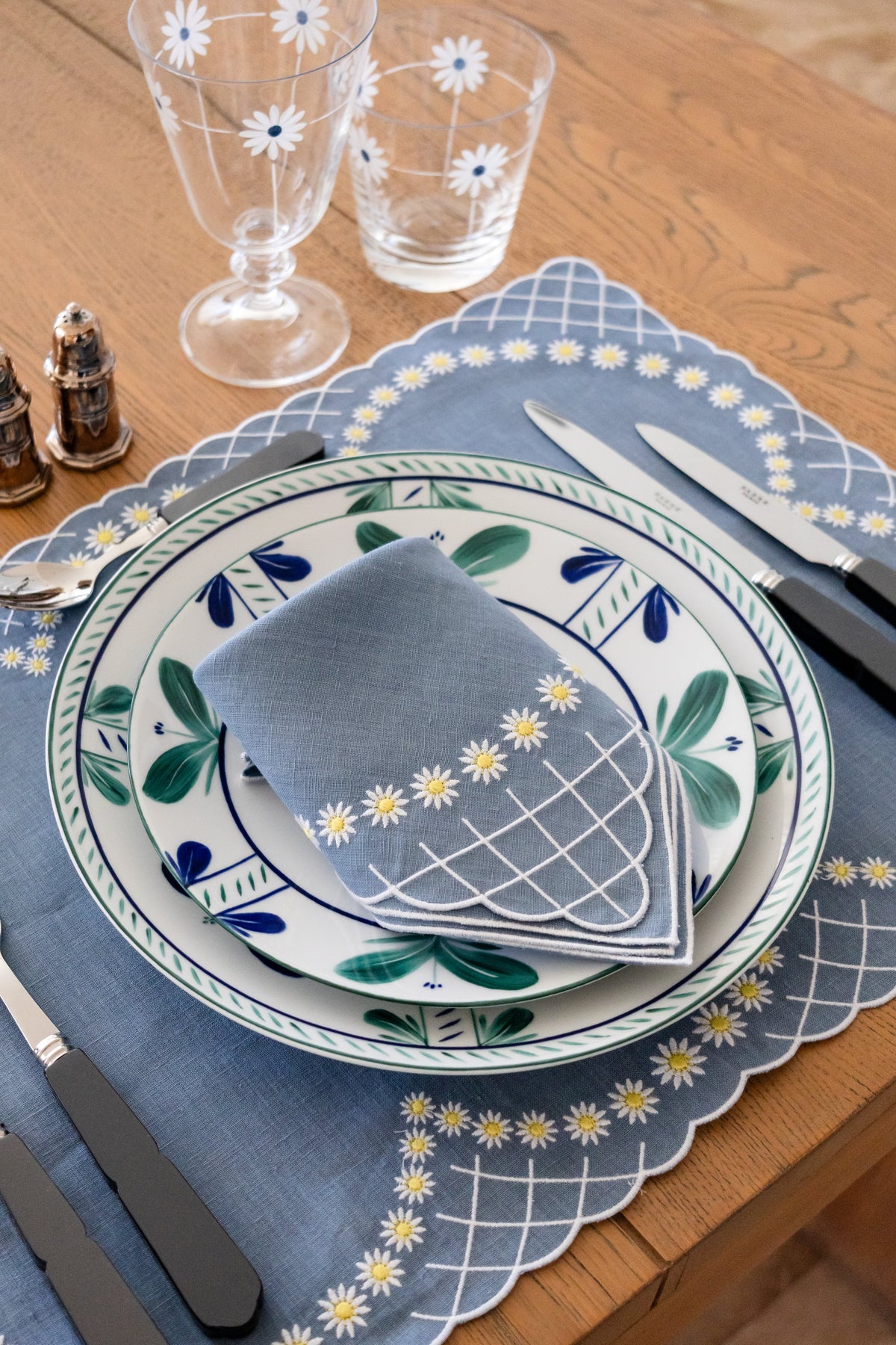 Daisy Placemat in Blue