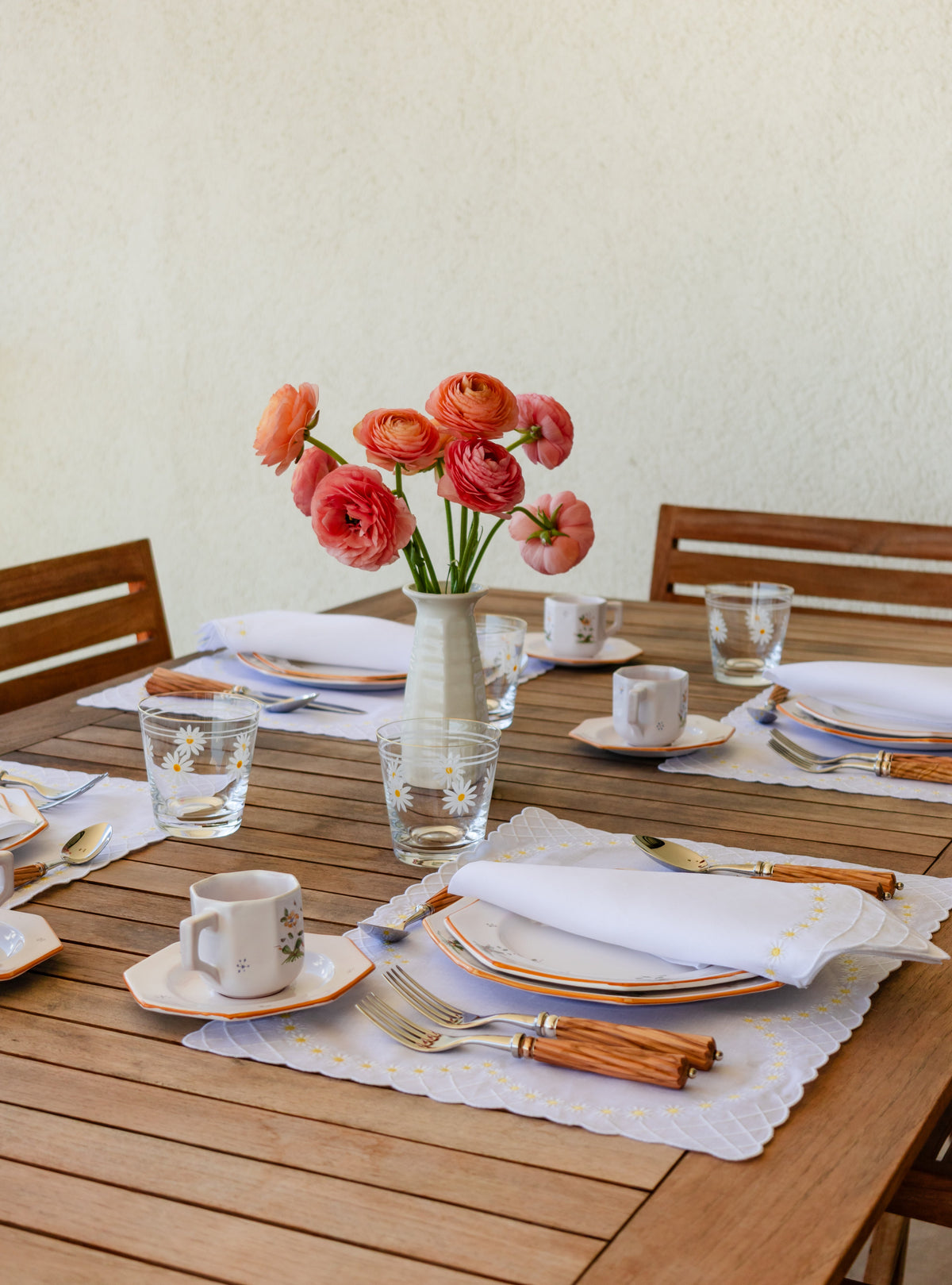Daisy Placemat in White
