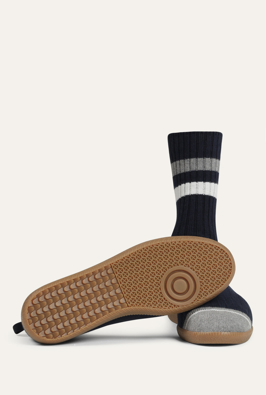 Men’s Varsity Strolls in Collegiate Navy