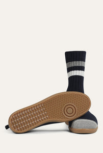 Men’s Varsity Strolls in Collegiate Navy