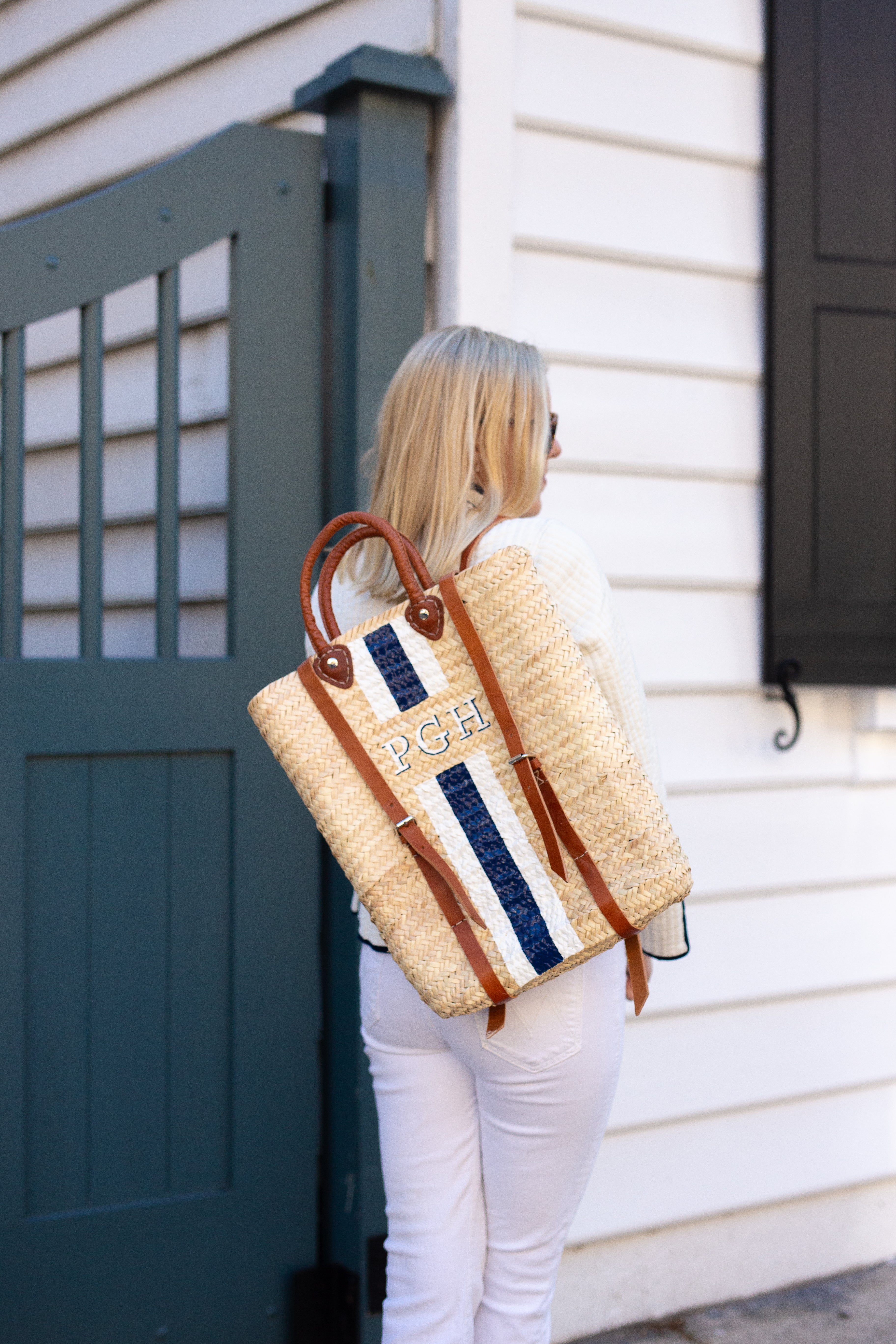 アクセサリー weekends/A man carrying a bag broach Breck and Grier | Over The Moon