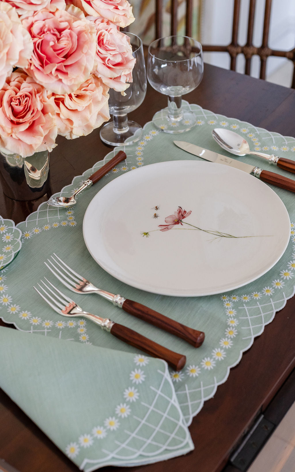Daisy Dinner Napkin in Celadon