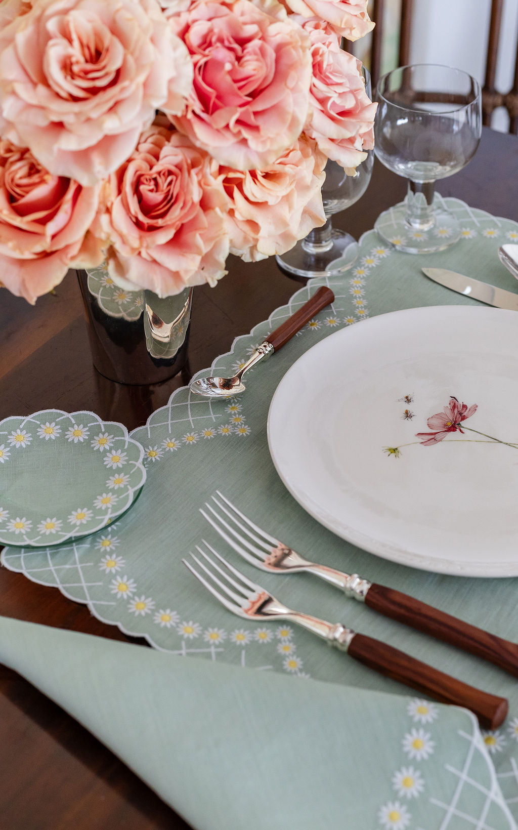 Daisy Dinner Napkin in Celadon
