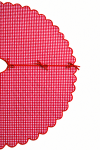 Scalloped Blockprint Quilted Tree Skirt in Red Gingham