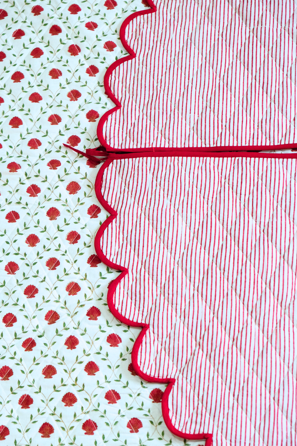 Scalloped Blockprint Quilted Tree Skirt in Holiday Seashell