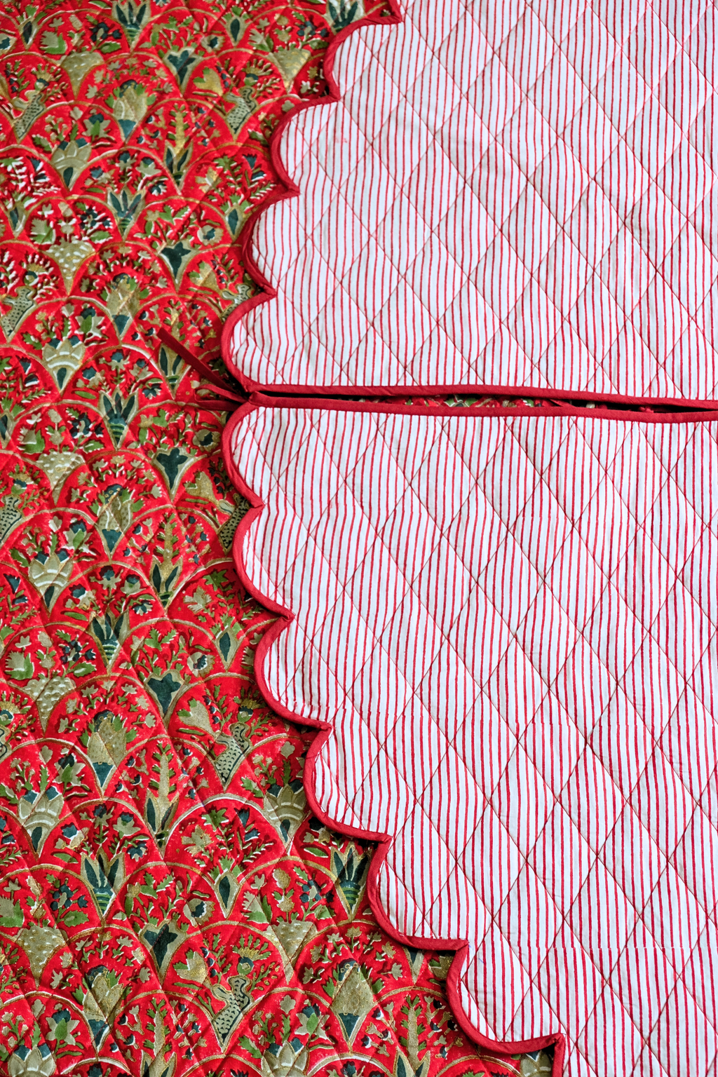 Scalloped Blockprint Quilted Tree Skirt in Red Holiday Arch