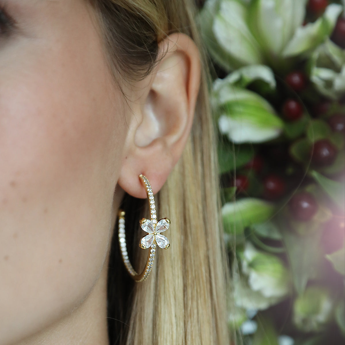 Iona Hoop in Yellow Gold