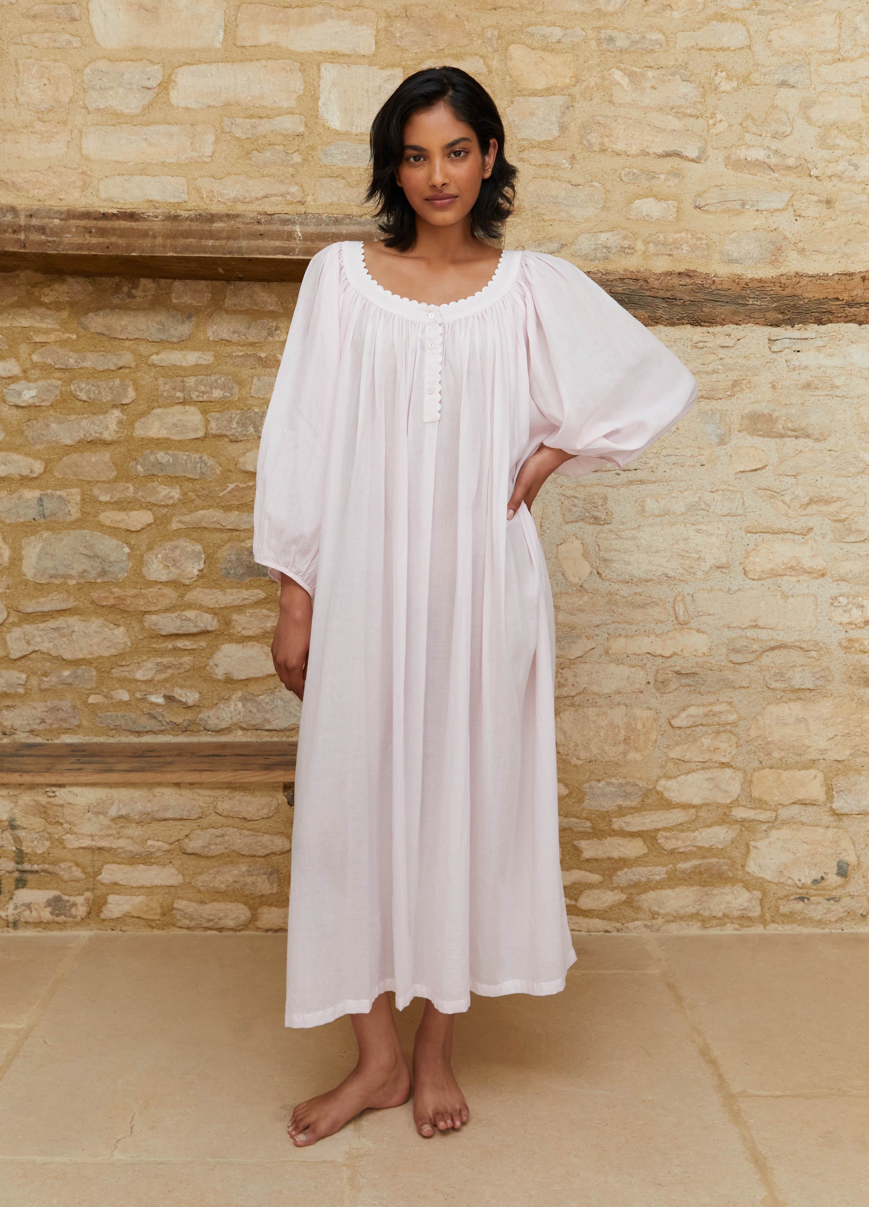 Isabel Scallop Nightdress in Pale Pink