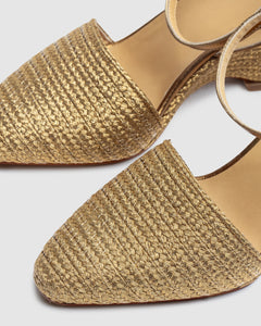 Julia in Old Gold