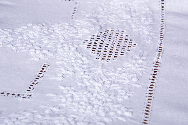 Jardin Classic Tablecloth in Italian Linen in Six Colors