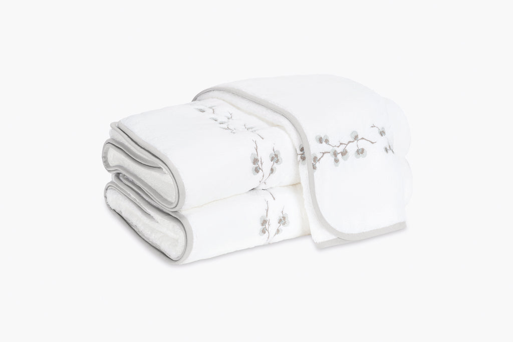 Jasmine Giza Bath Towel in Cloud