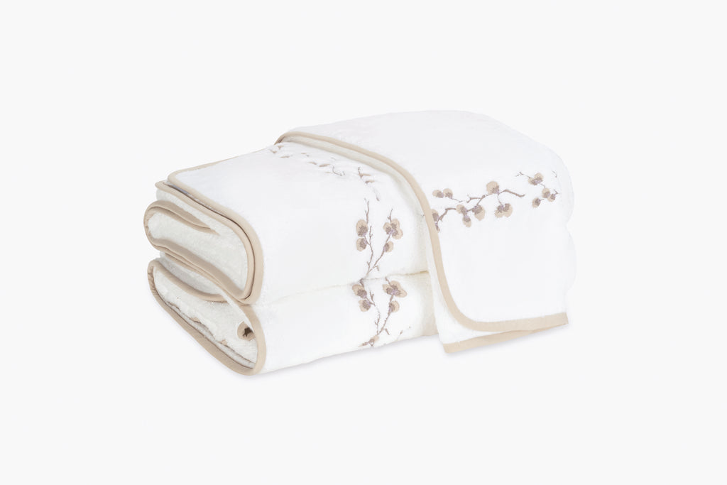 Jasmine Giza Bath Towel in Thistle