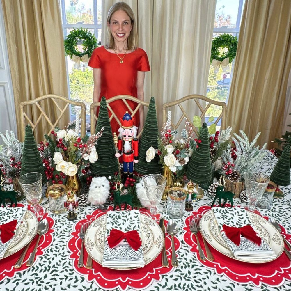 Green leaf tablecloth and red ava luxury placemats