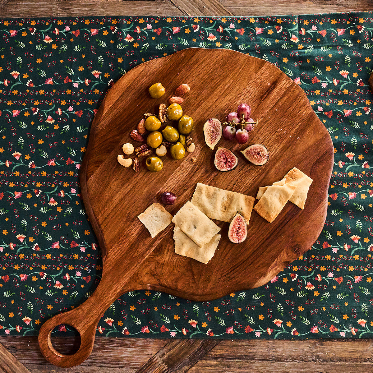 Puro Round Serving Board in Teak