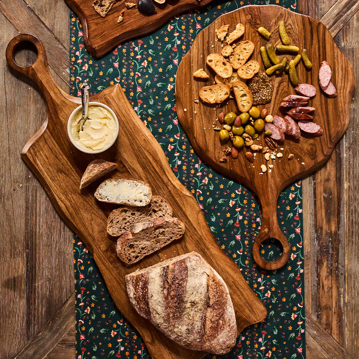 Puro Round Serving Board in Teak