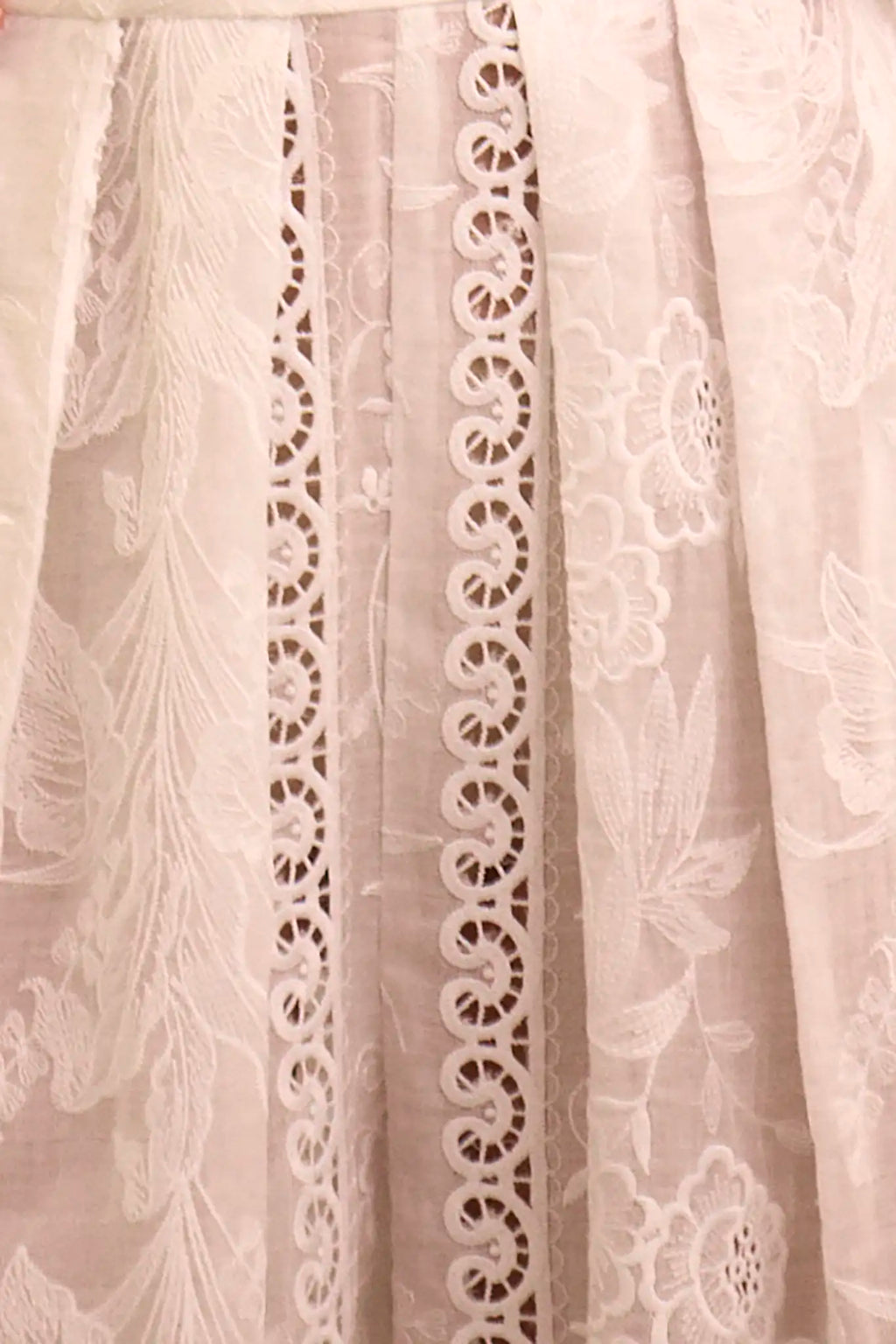 Close up of the Calloway Pant in White. 
