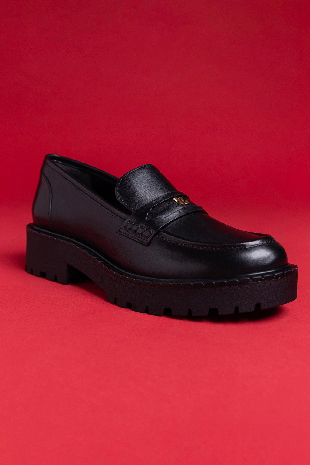 Suki Lugsole Loafer In Black Box Leather