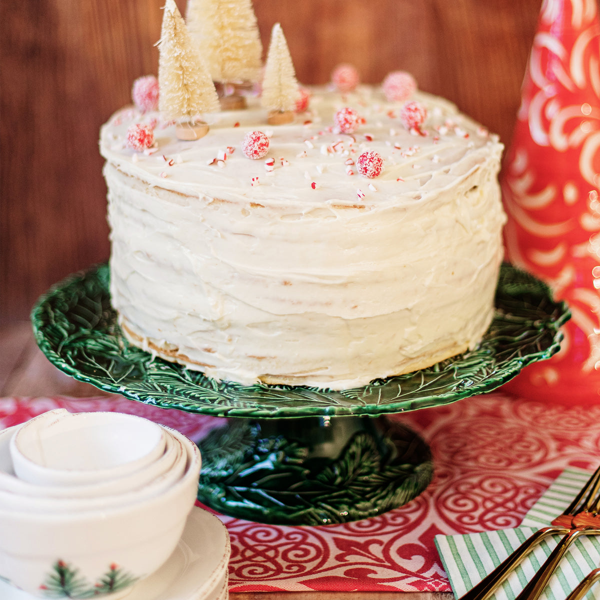 Lastra Holiday Figural Cake Stand in Green