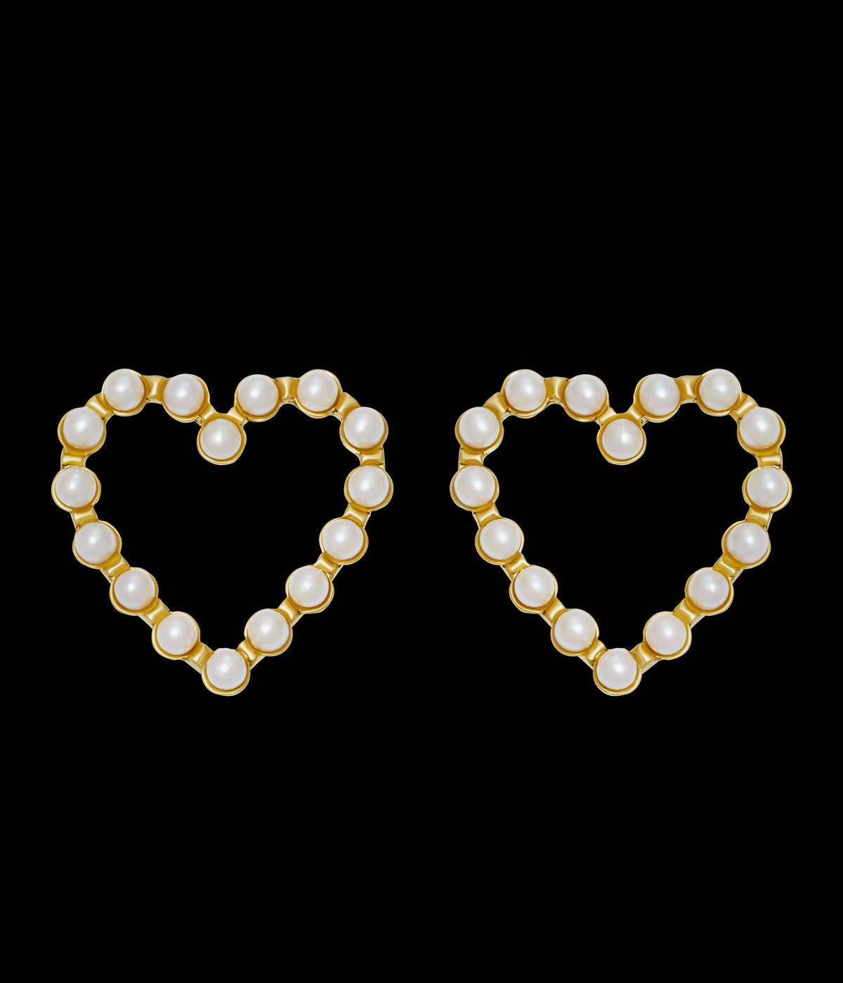 Sweetheart Earrings in Pearl