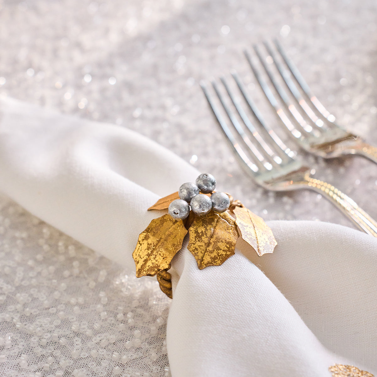 Forest Walk Holly with Berries Napkin Ring in Gold/Silver, Set of 4