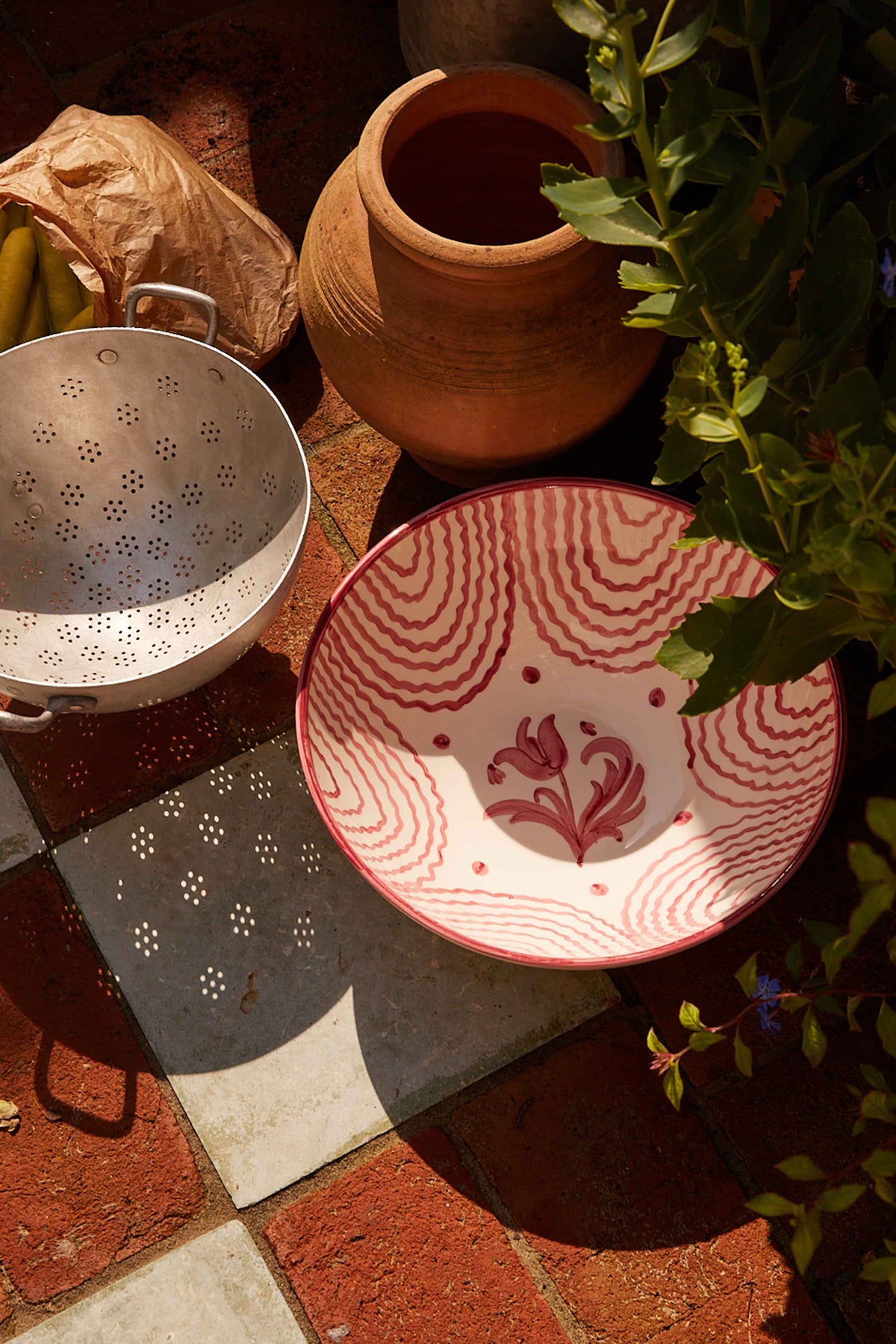 Flor Very Large Pink Serving Bowl