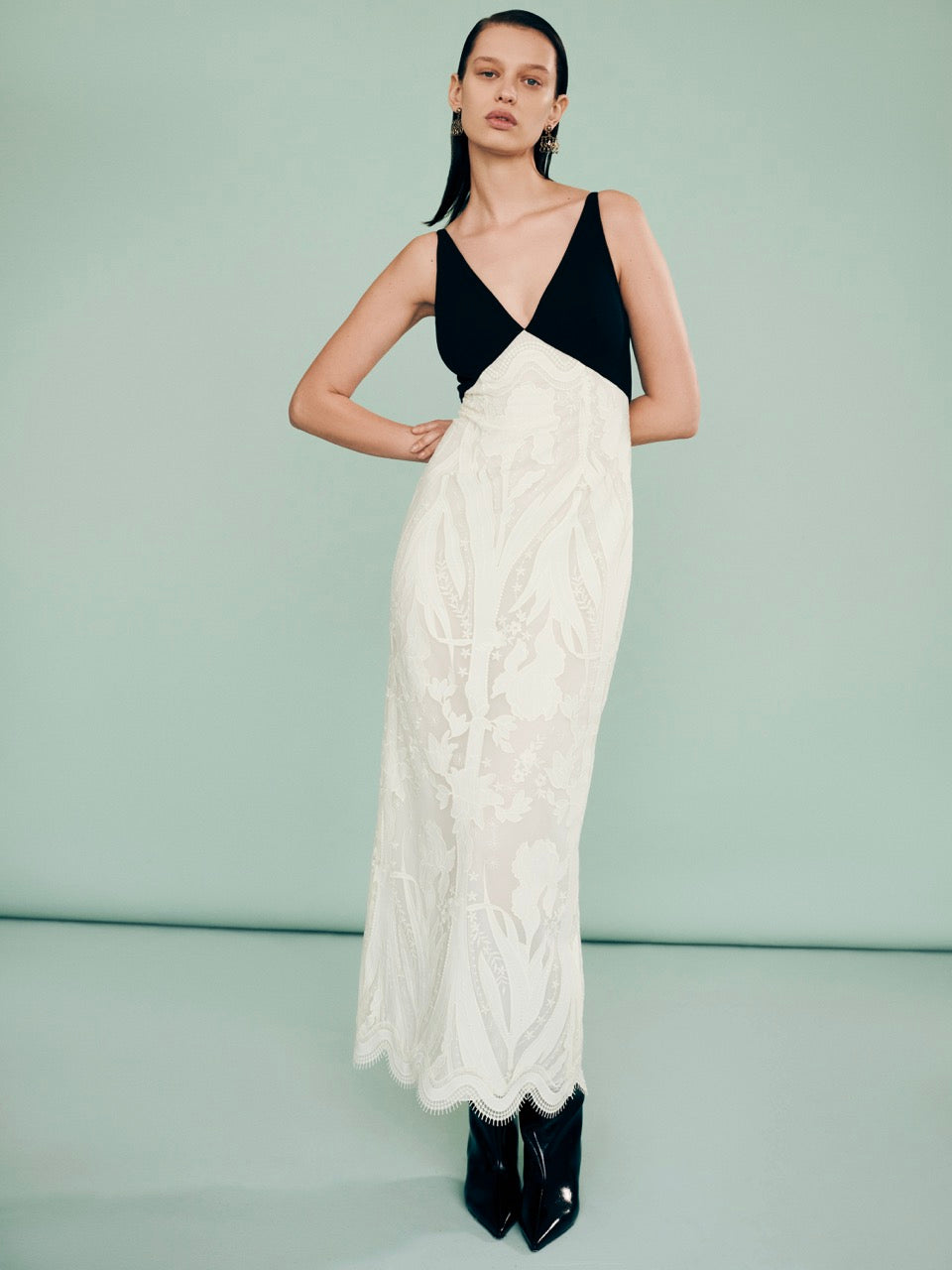 Floral Embroidered Tulle V Neck Sheath Dress in Black & Ivory