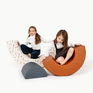 London ¥ Rust ¥ Nightfall@kids playing on the london arc playset