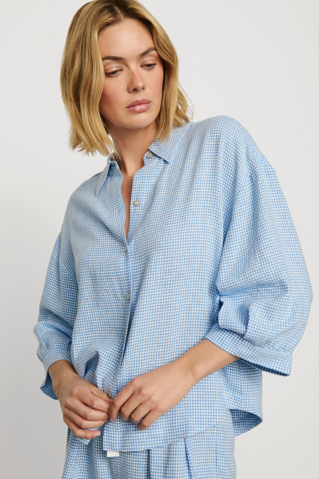 Linen-Blend Three-Quarter Sleeve Top in Gingham White/Summer Blue