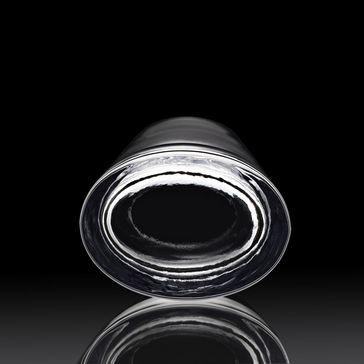 Bottom view of Luigi Bormioli Veronese Beverage tumbler showcasing its thick circular base with black background